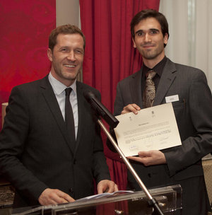 Le Ministre Paul Magnette et Julien de Wit, le lauréat du Prix Odissea 2011