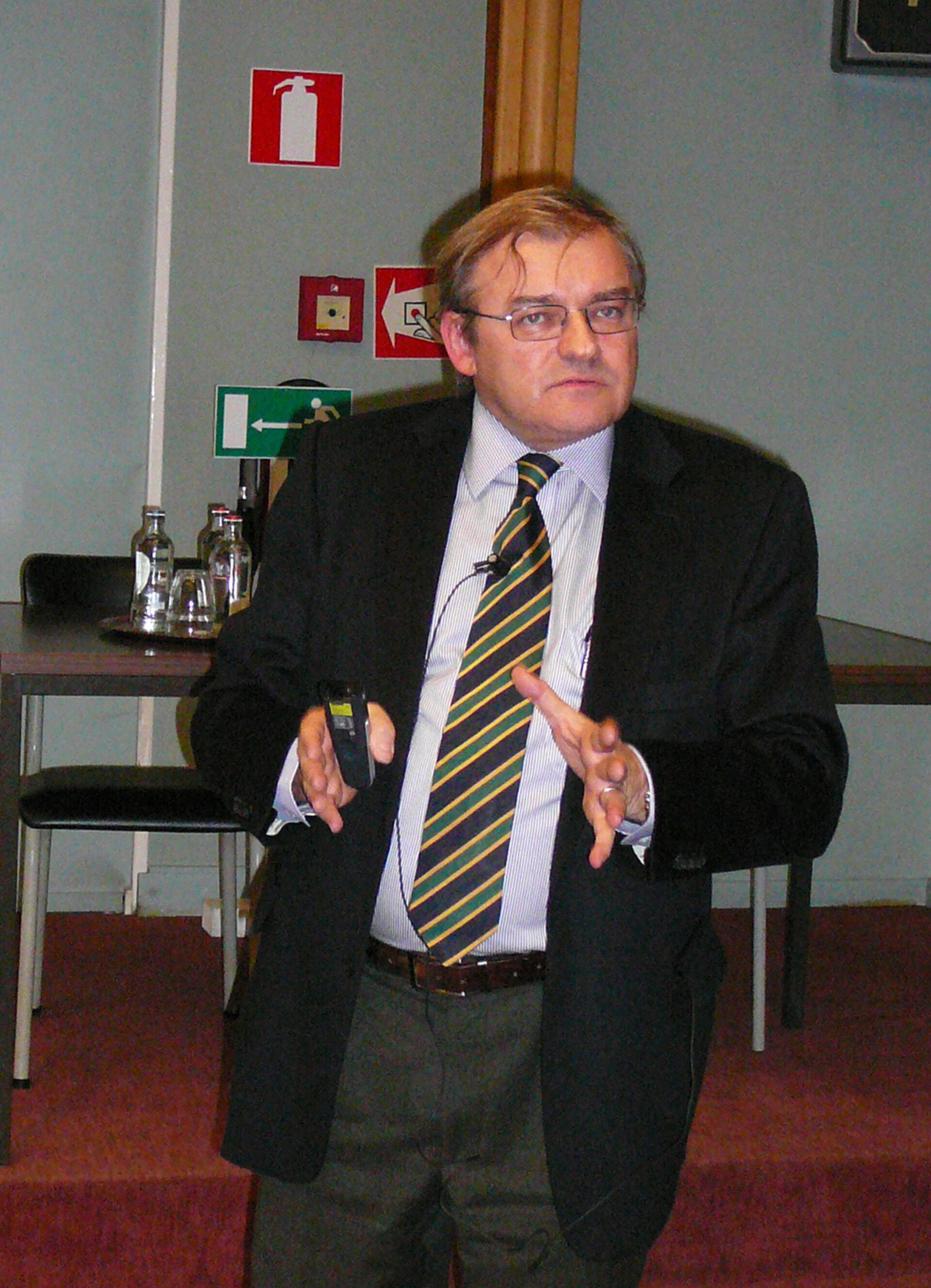 Le professeur Jean Muylaert, directeur du VKI
