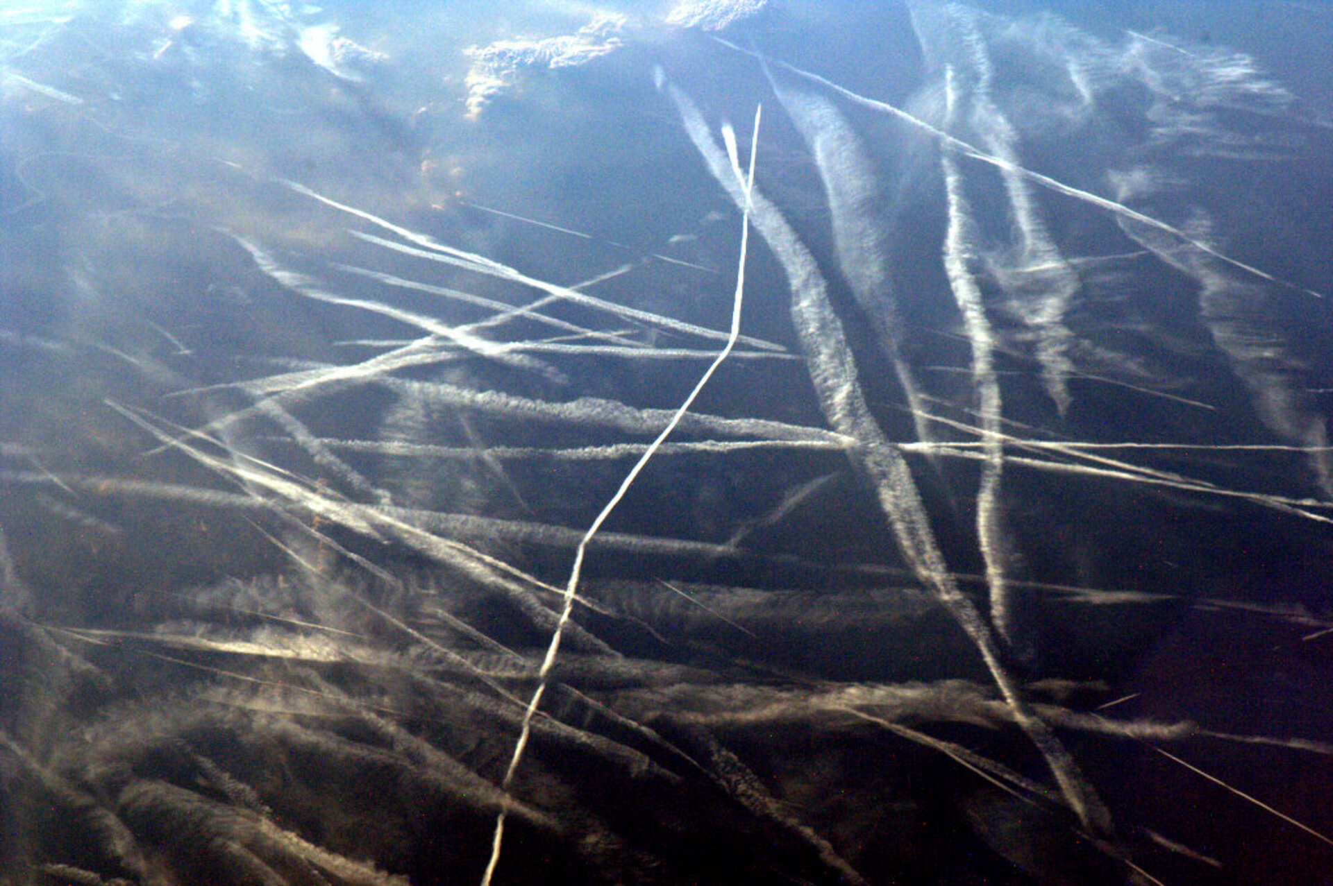 Aircraft trails