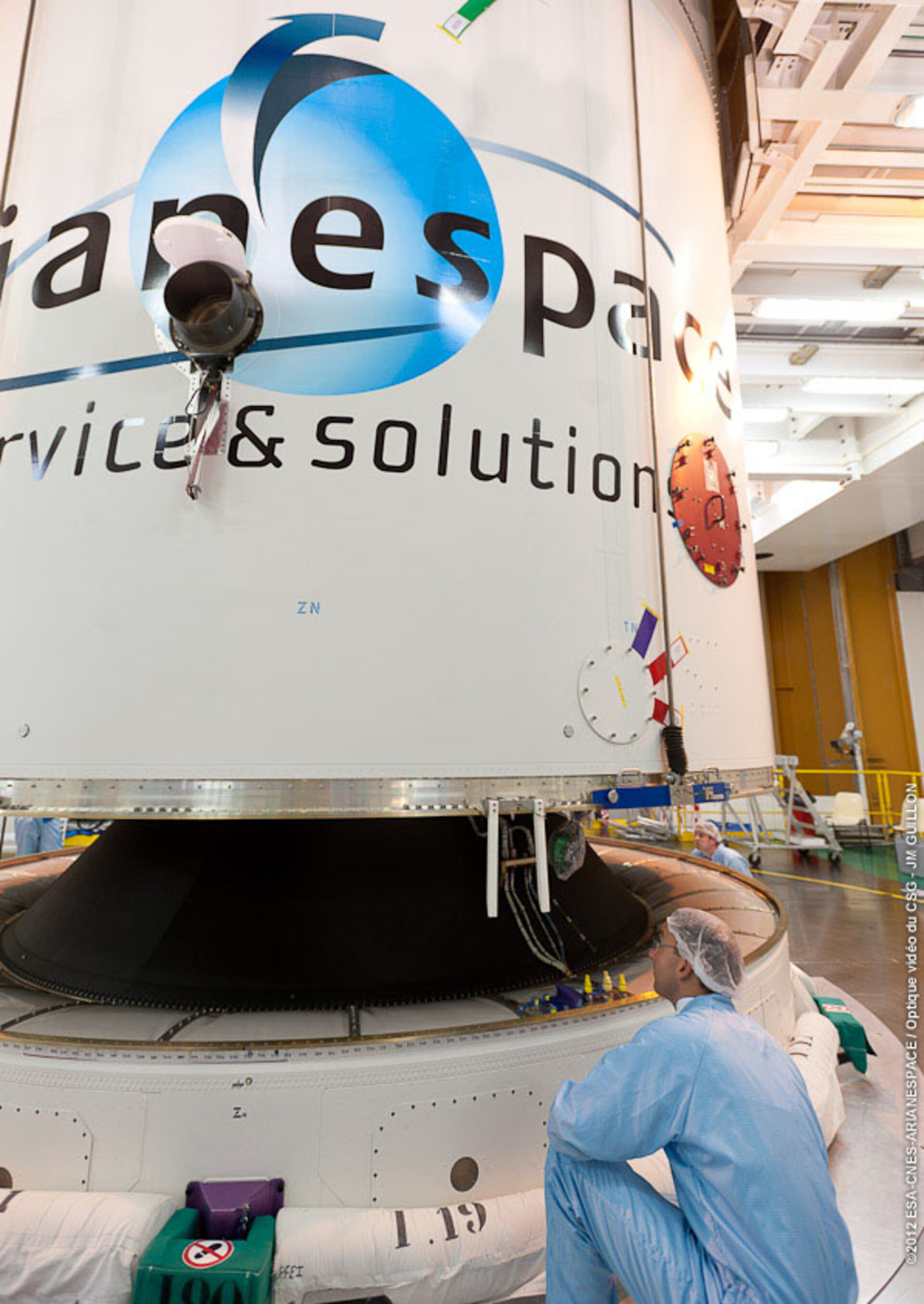 MSG-3 encapsulation in Ariane 5 fairing