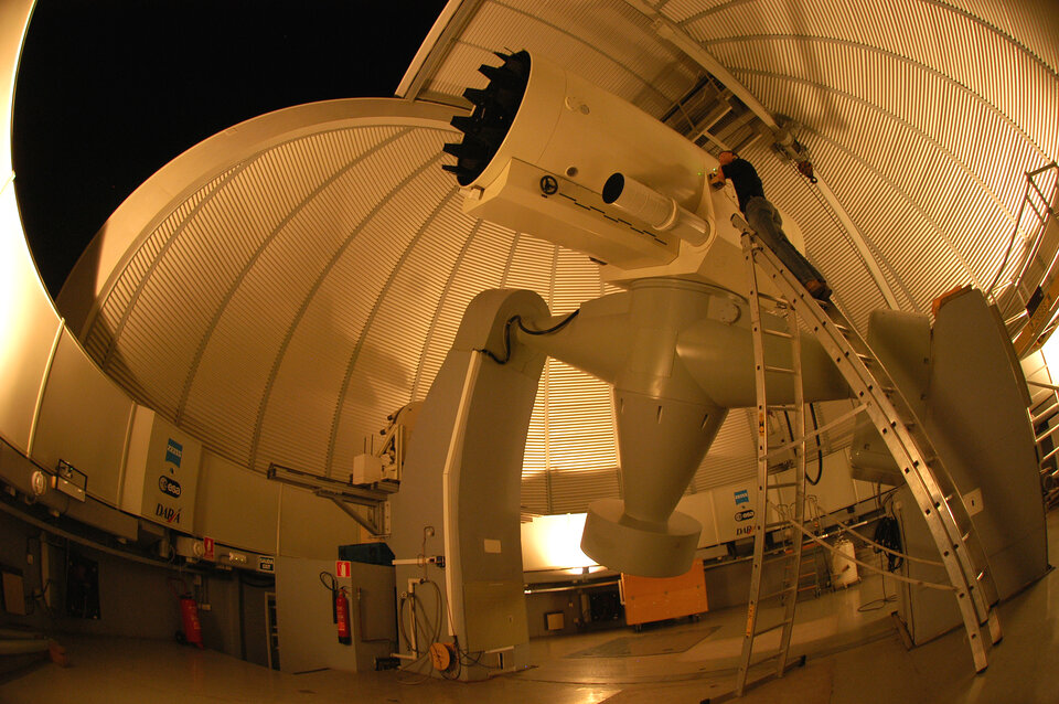 Teleskop in der OGS-Bodenstation der ESA auf Teneriffa