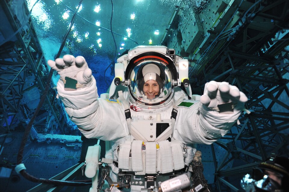 Samantha Cristoforetti undertakes spacewalk training at NASA