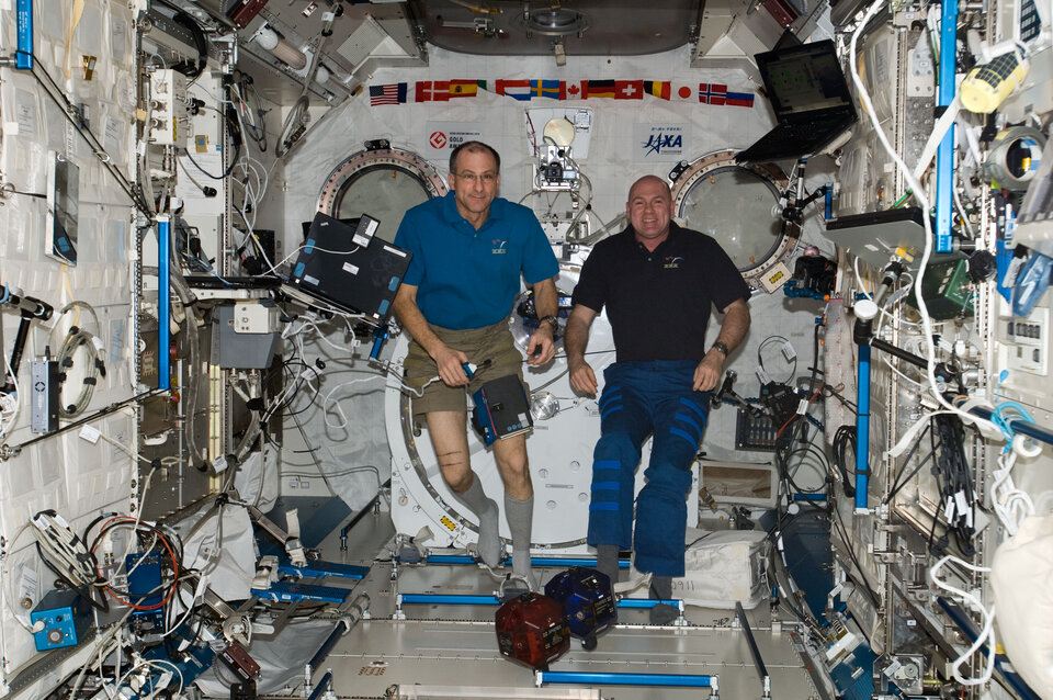 ESA astronauten André Kuipers en Don Pettit vorig jaar tijdens de Spheres-finale aan boord van ISS