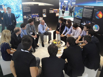 ESA Director General with ESA-sponsored students