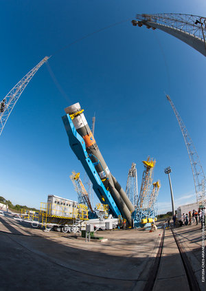 Soyuz raised onto pad