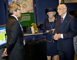 Visit of HM Queen Beatrix of the Netherlands and Italian President Giorgio Napolitano to ESTEC on 24 October 2012.