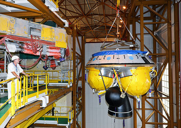 ATV-4 Final stage (EPS) hoisted into place