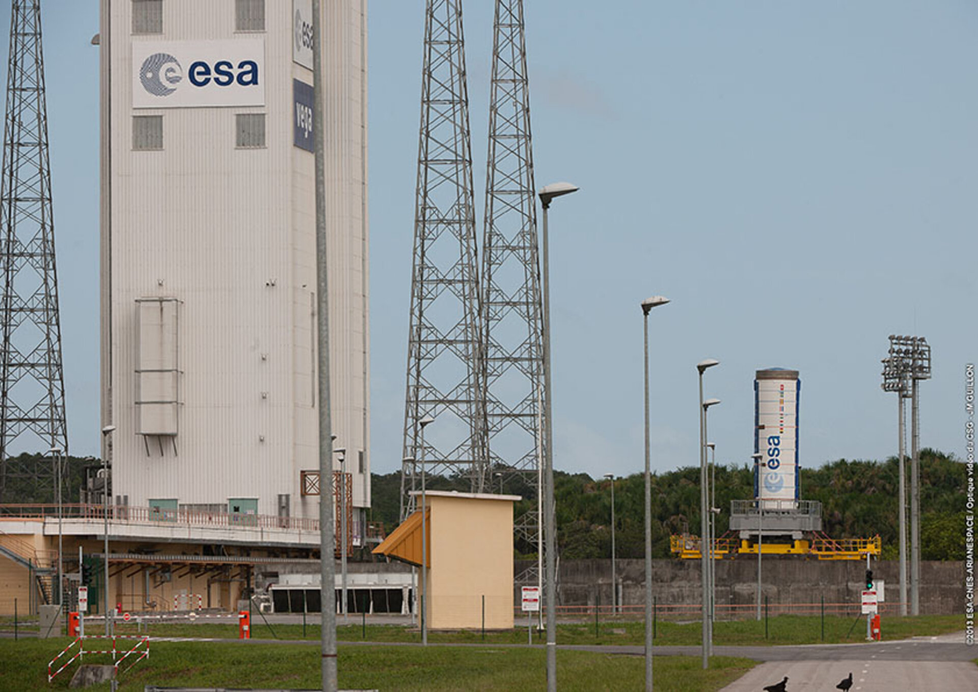 Vega P80 stage arrives in Kourou