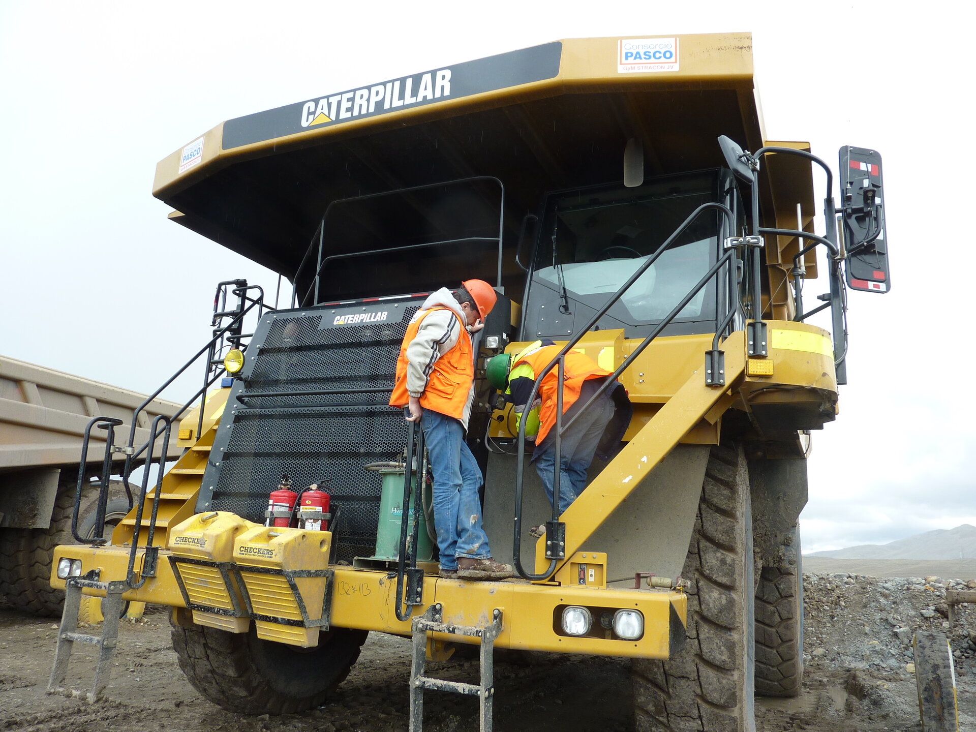 Fitting comms-system on mine-truck 