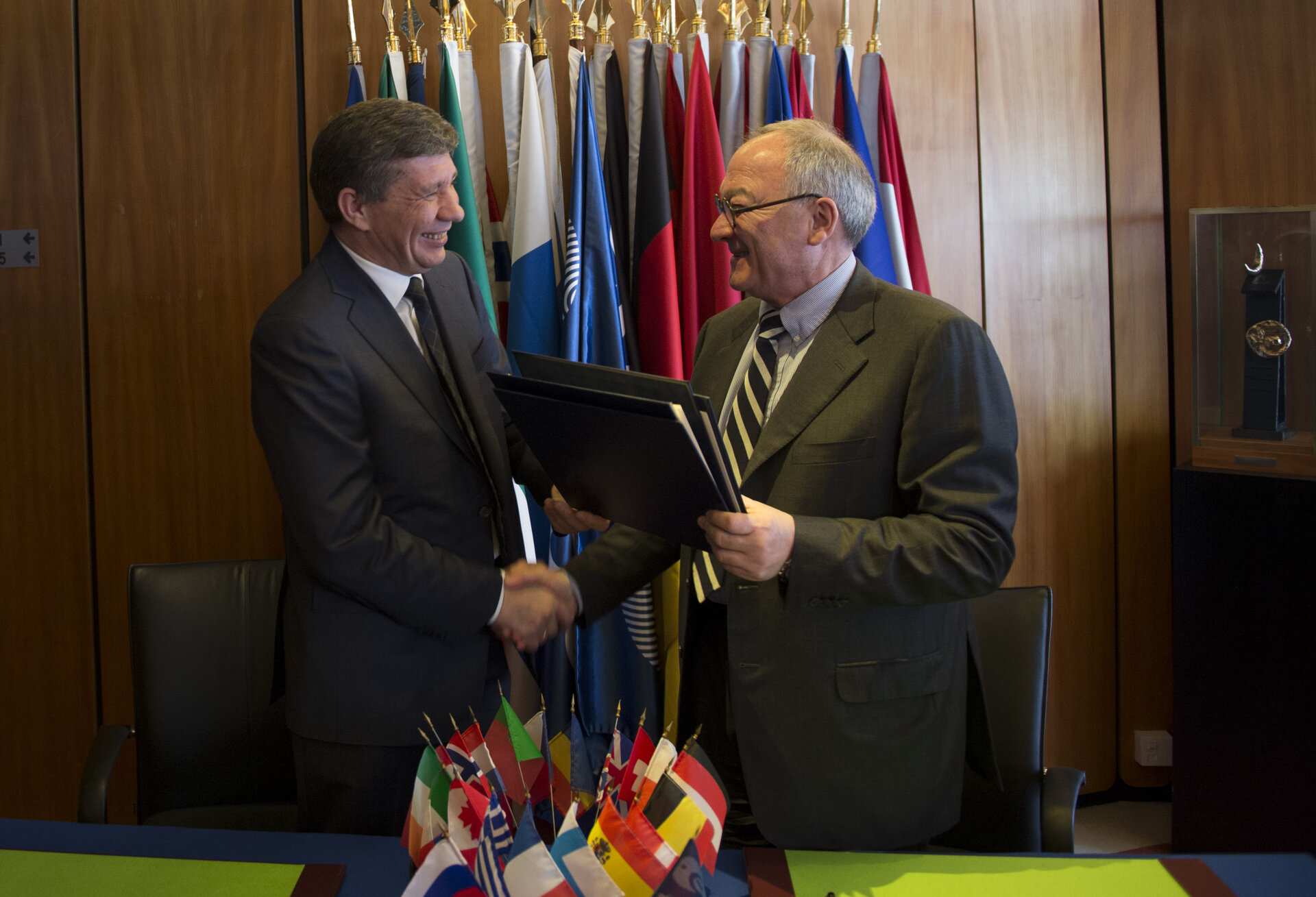 Signing partnership agreement for ExoMars