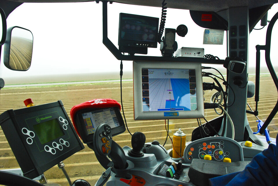 Tractor guidance system