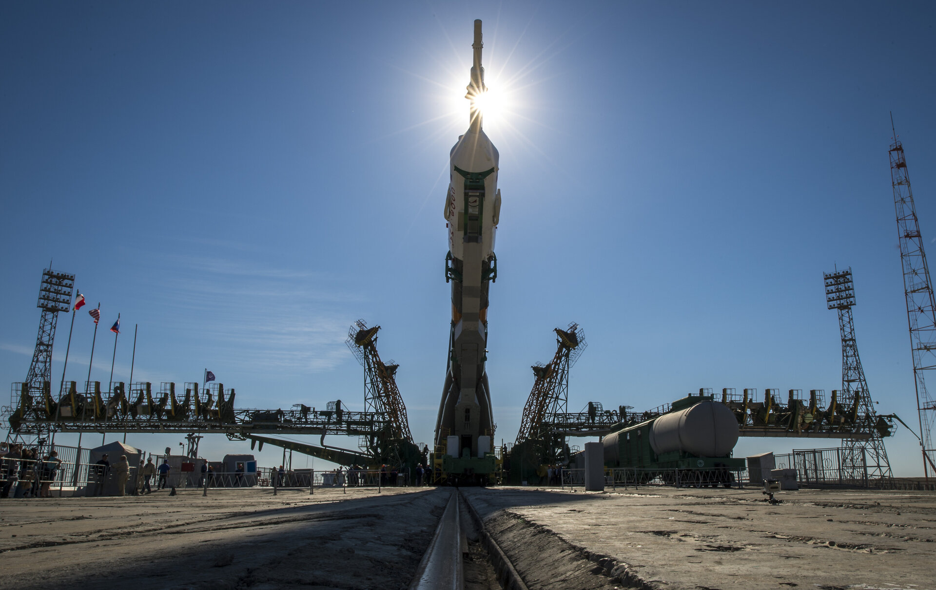 Expedition 36 Soyuz roll-out