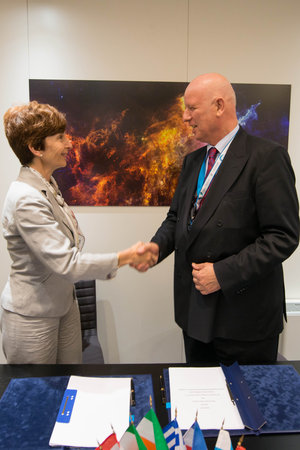 Agreement between ESA and DLR 