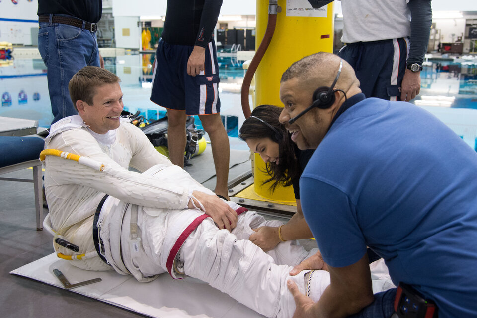 Andreas Mogensen beim EVA-Training