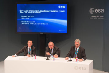 ESA press conference at ESA pavilion