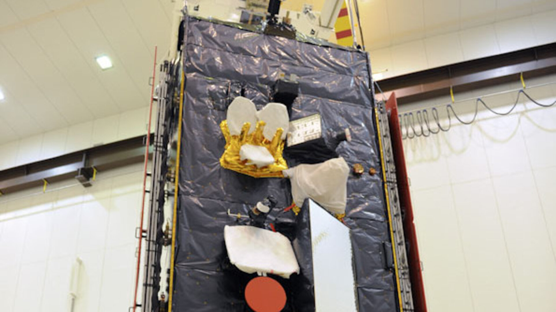 Alphasat in Kourou. The Aldo Paraboni Q/V band payload can be seen on top left.