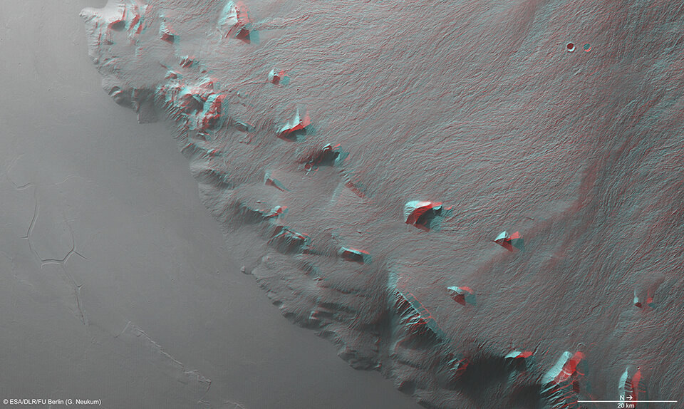 The flank of Olympus Mons in 3D