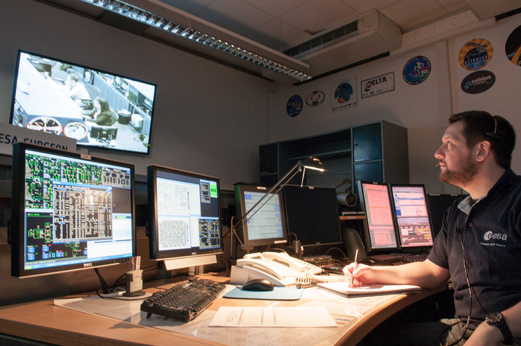 EAC Crew Surgeon monitoring ESA astronaut's health condition
