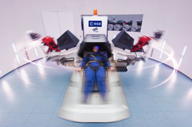 Short-arm human centrifuge