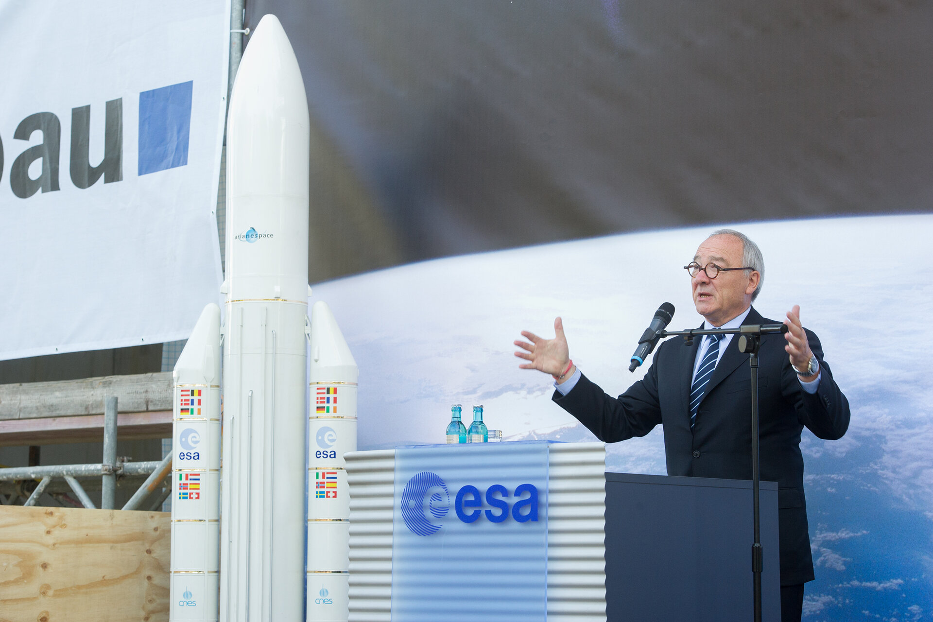 Prof. Jean-Jacques Dordain, Generaldirektor der ESA würdigt die Leistung aller Beteiligten
