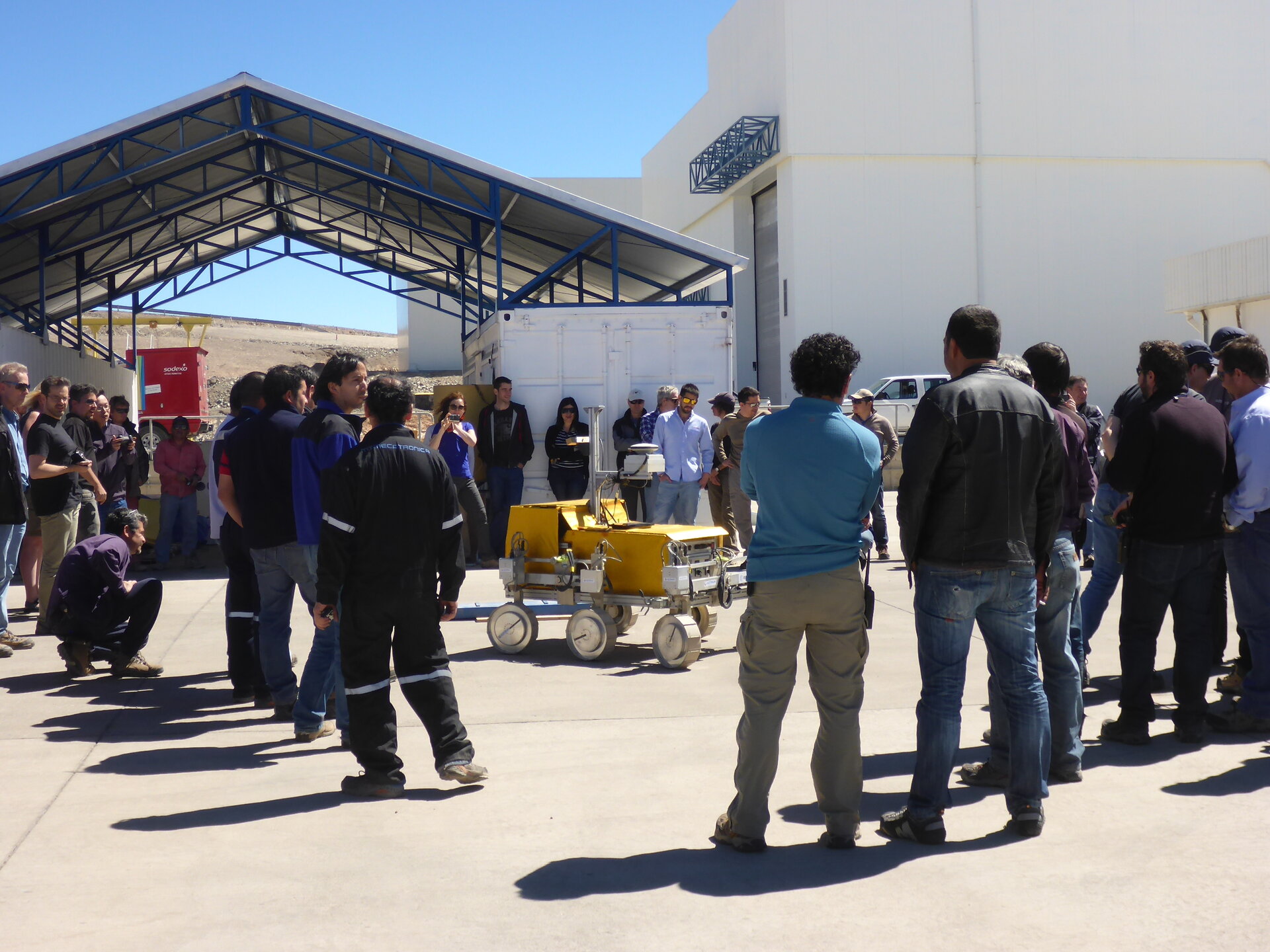 Rover visiting Paranal