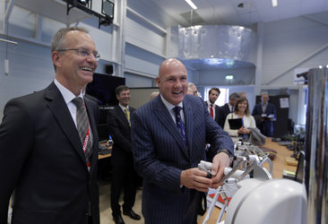 André Kuipers and Minister Henk Kamp visit ESTEC's robotic laboratory