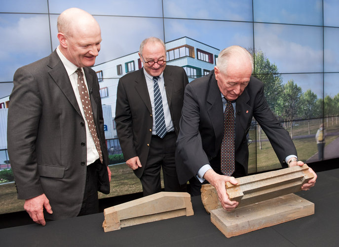 Former DG Roy Gibson places the first stone of the ECSAT sculpture
