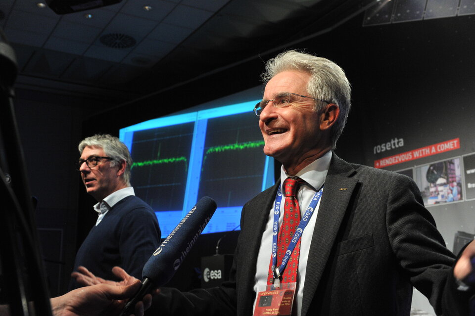 Paolo Ferri talking to media, as mission control first hears back from Rosetta