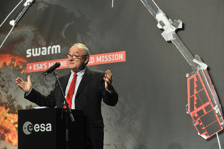 Jean-Jacques Dordain at Swarm launch 22 November 2014