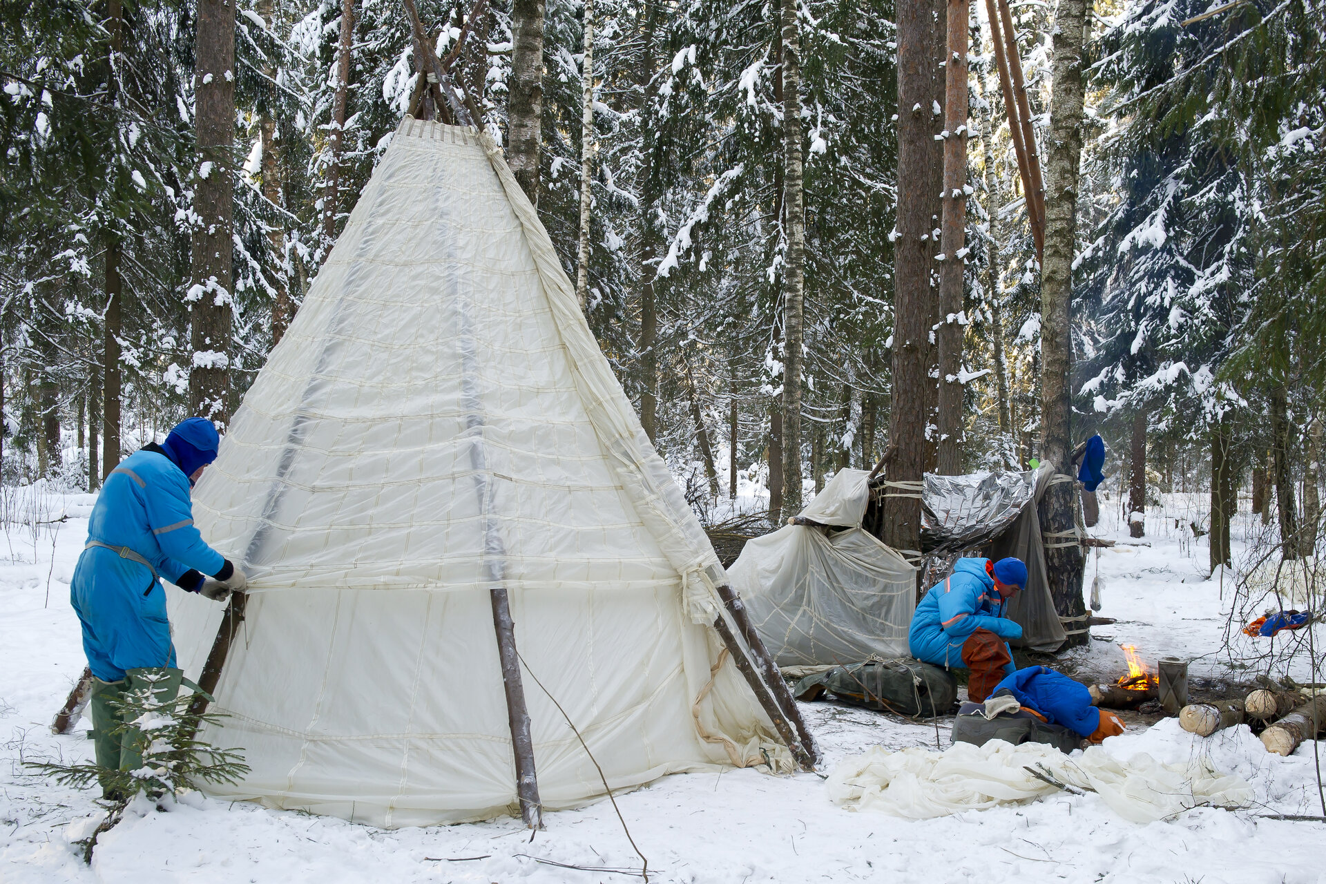 Esa Building A Shelter During Winter Survival Training