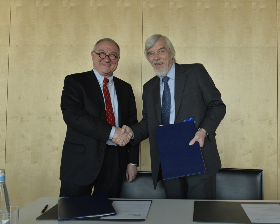 ESA and CERN sign cooperation agreement