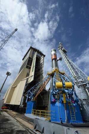 Soyuz VS07 raised into vertical position