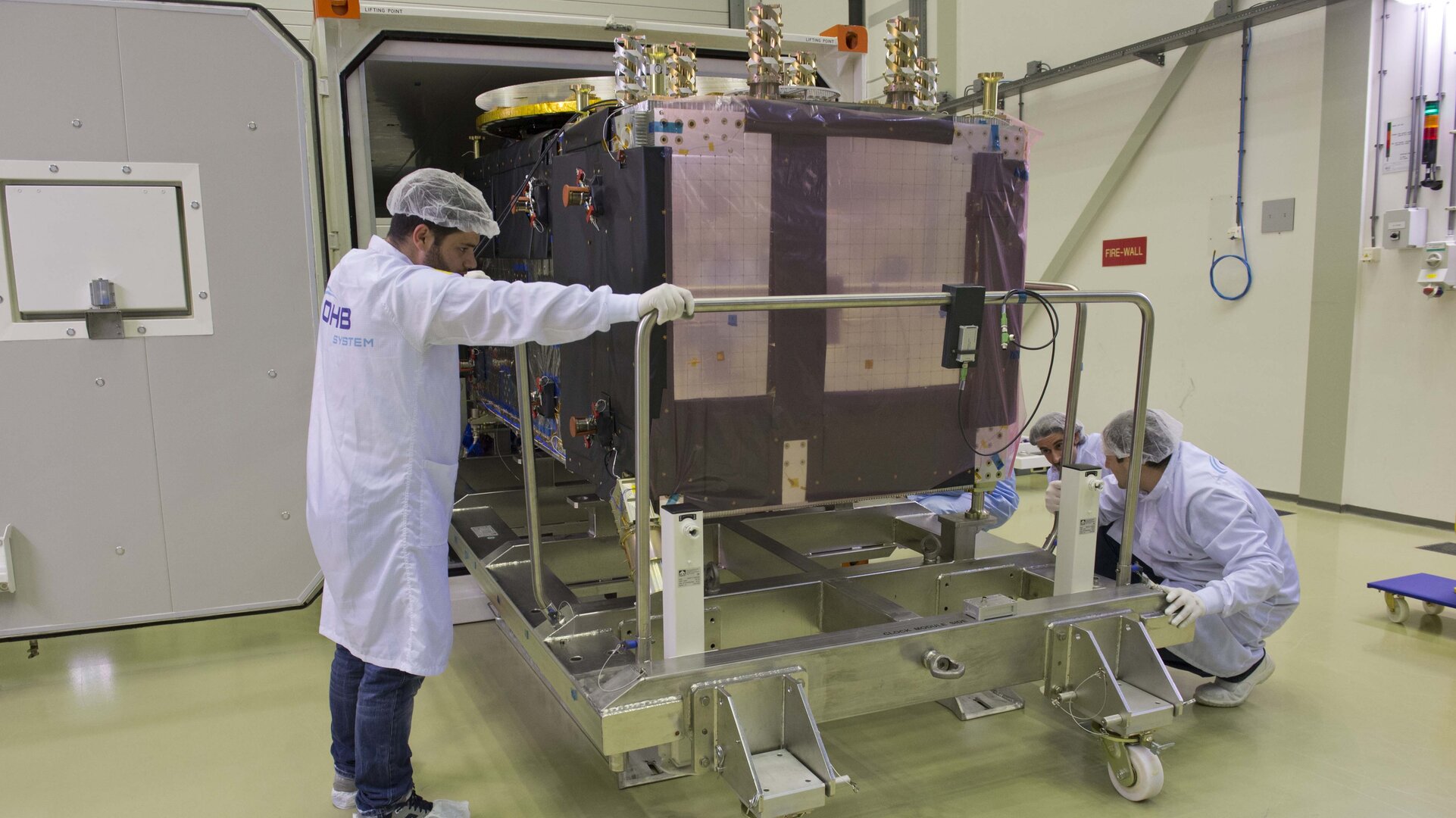 Het uitpakken van een Galileo-satelliet
