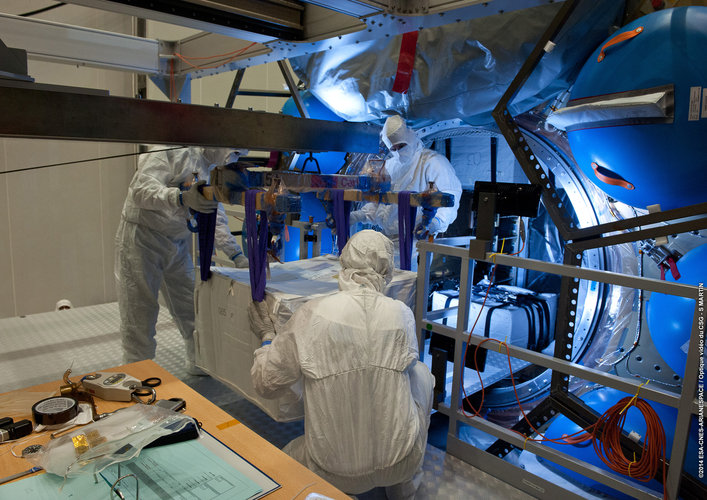 Loading ATV-5 cargo