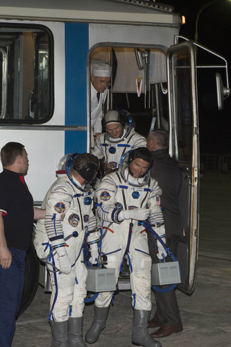 Arrival at the launch pad of Expedition 40/41 crew members