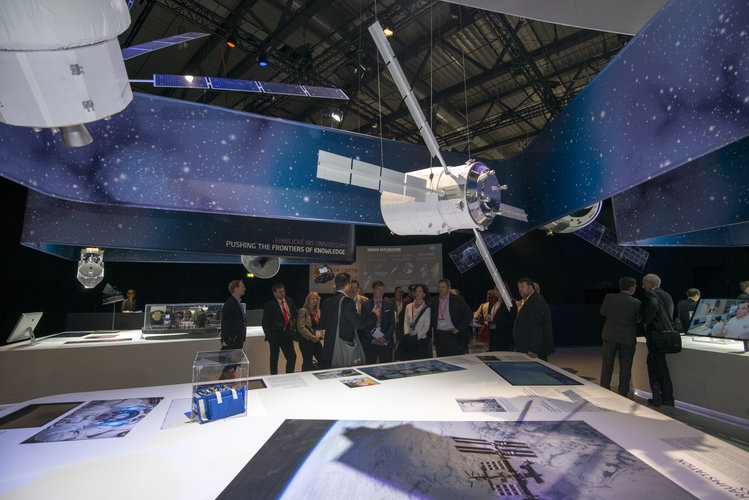 Austrian delegation visits the ‘Space for Earth’ space pavilion at ILA