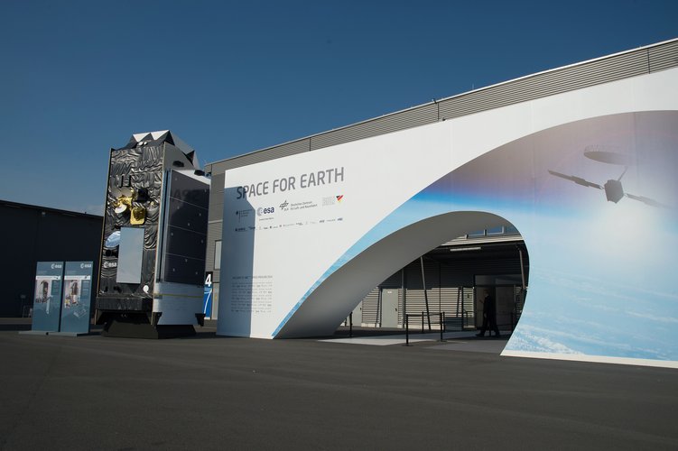 Entrance of the ‘Space for Earth’ space pavilion at ILA