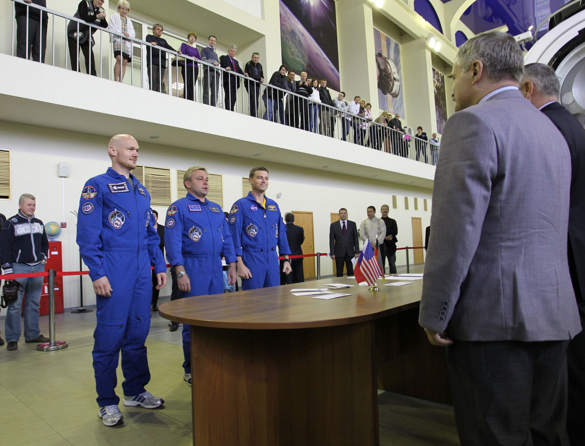 Final qualification exams for the Expedition 40/41 crew