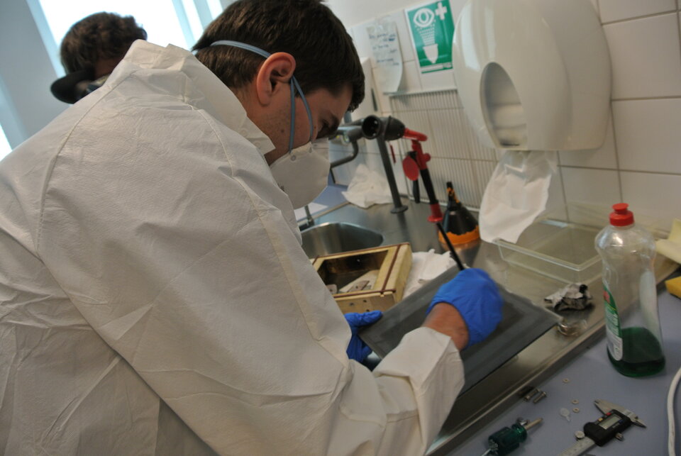 GRAVARC students recovering their carbon nano structures