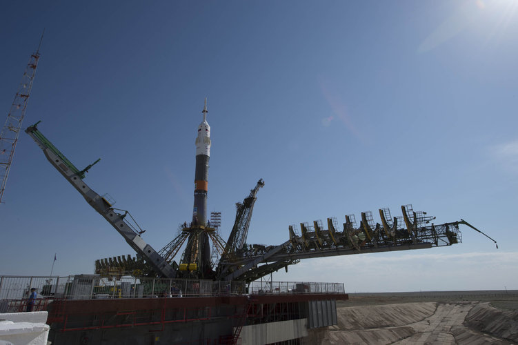 Soyuz TMA-13M spacecraft raised into vertical position