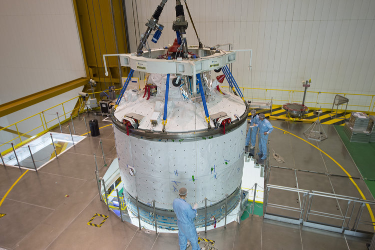 ATV-5 lowered onto Ariane 5