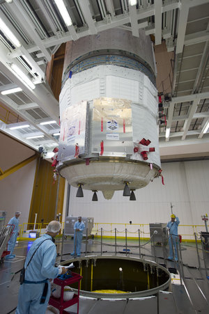 ATV-5 lowered onto Ariane 5