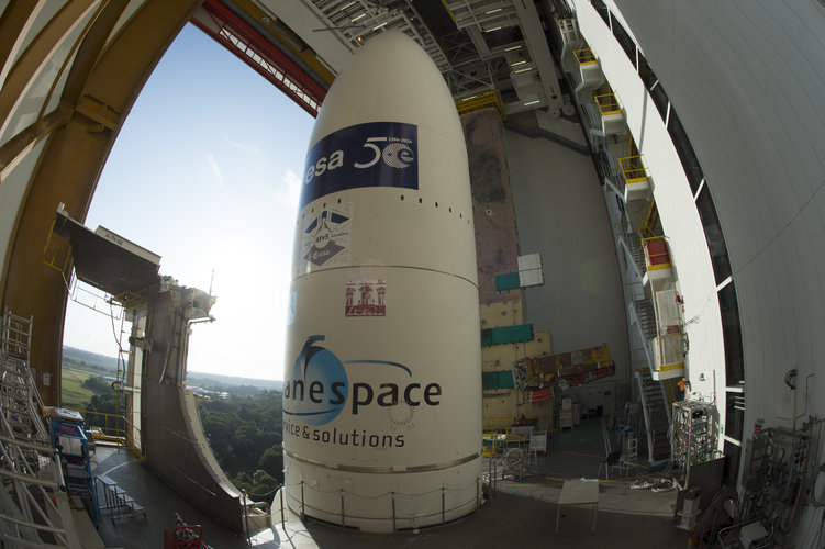 Ariane 5 in the BAF ready for transfer to the launch pad