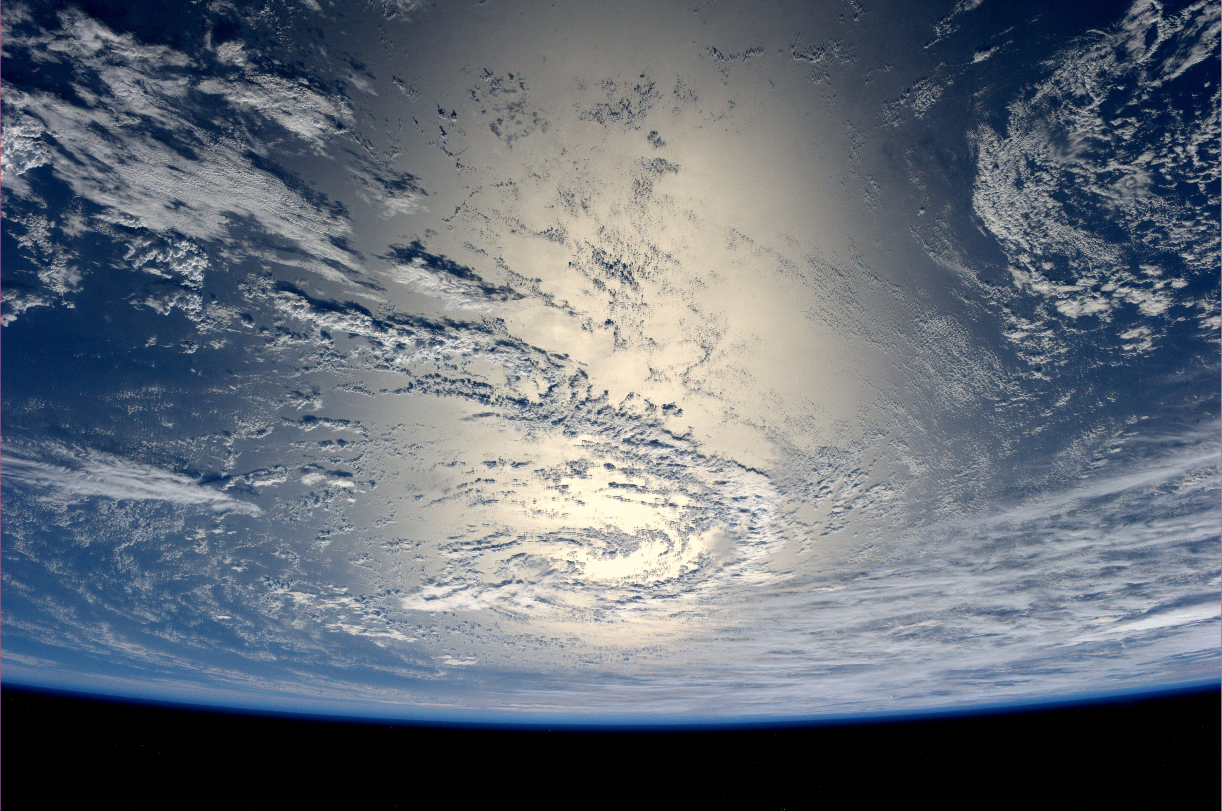 Жизнь на поверхности земной. Вид земли из космоса. Красивый вид из космоса. Планета вид из космоса. О земле и космосе.