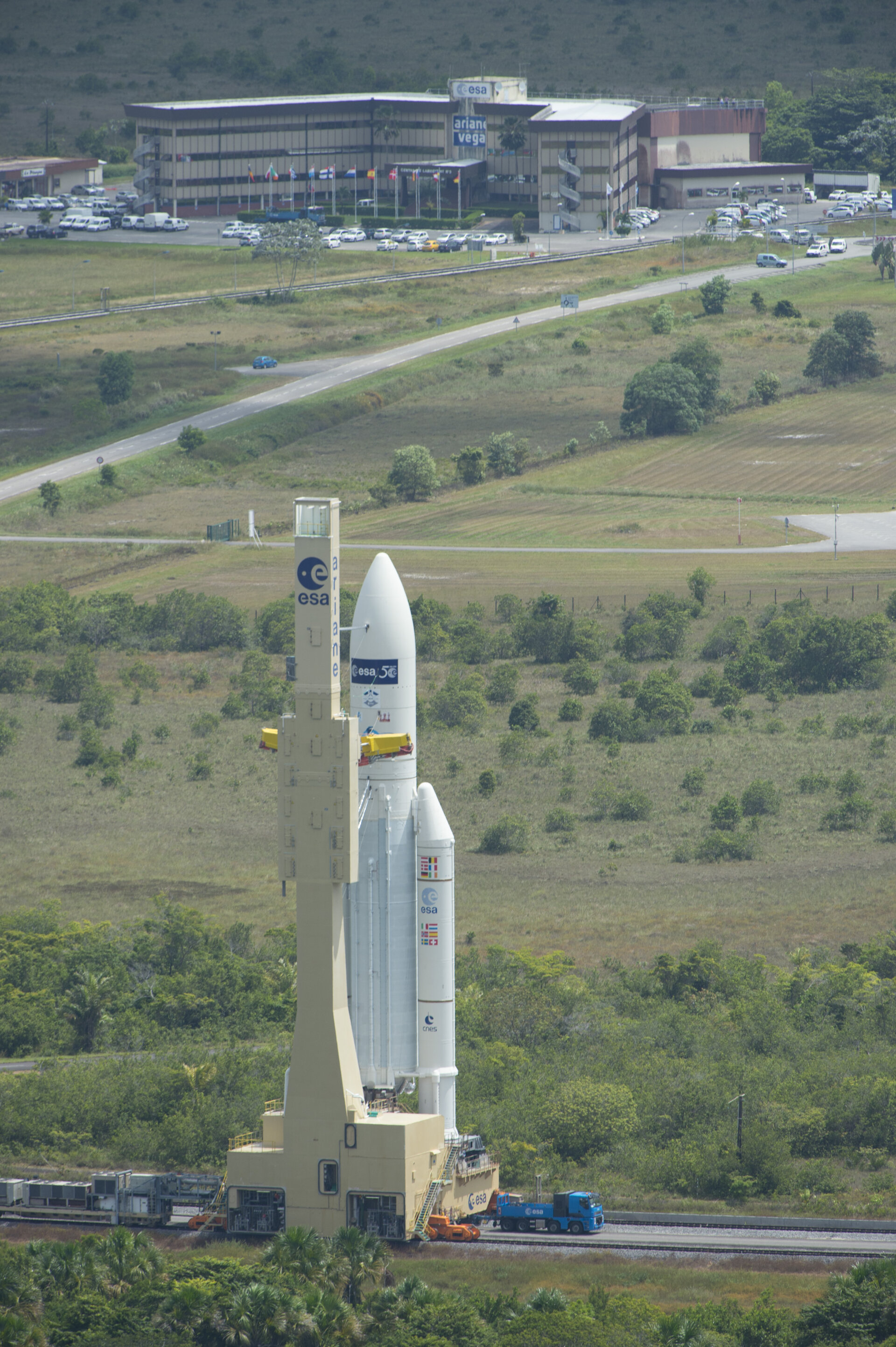 Transfer of Ariane 5 flight VA219 from the BAF to the launch pad