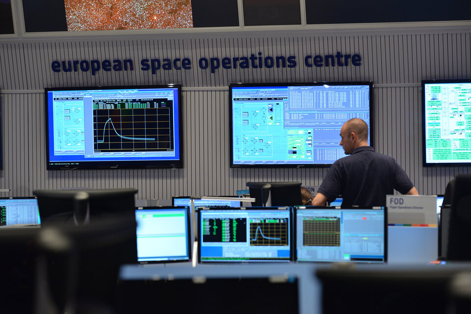 Een blauwe streep op een beeldscherm van ESA's controlecentrum: komeet bereikt!