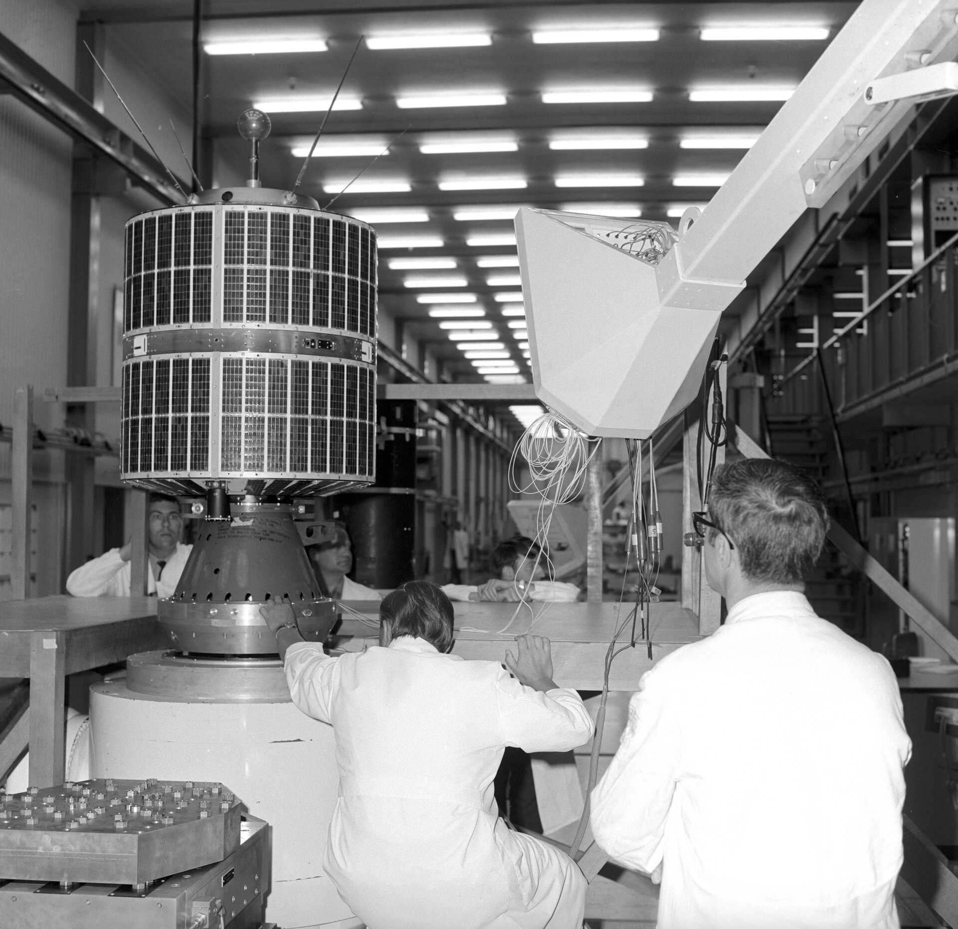 ESRO-1B vibration test