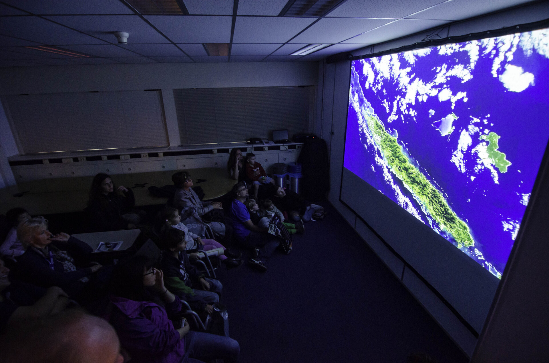 Earth observation chill-out room