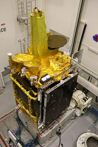 Mating of the EDRS-A/Eutelsat-9B satellite