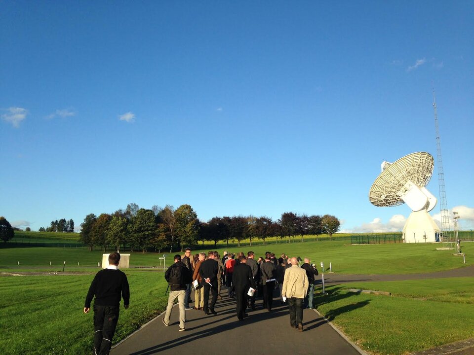 Les participants aux Space Days visitent le Centre ESA de Redu